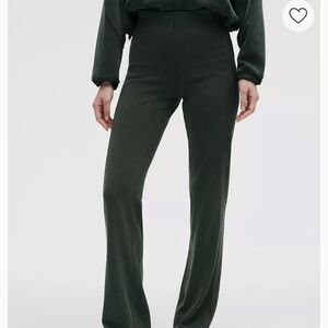 Lululemon Ribbed Softstreme Flared Pant
Regular